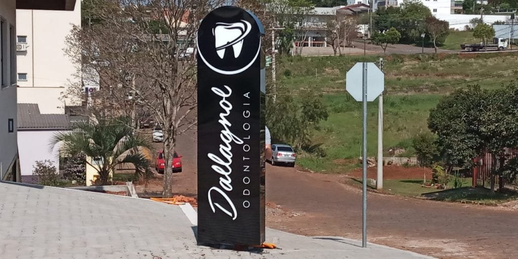 PAINÉIS & TOTENS PAINÉIS & TOTENS