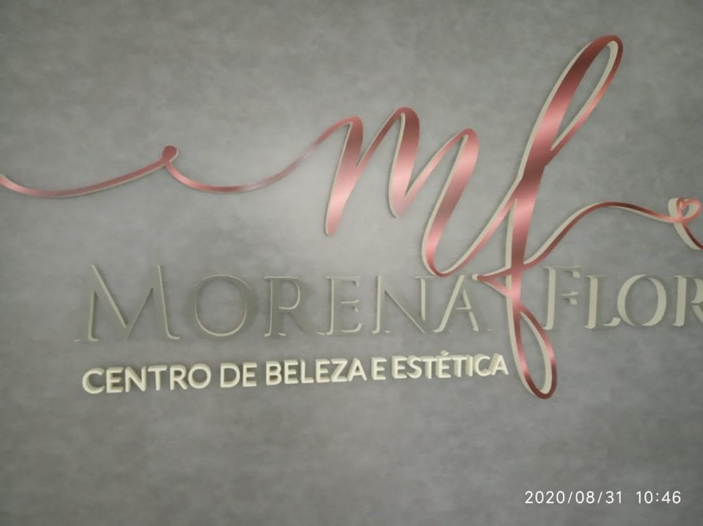 Letreiros em relevo Letreiros em relevo